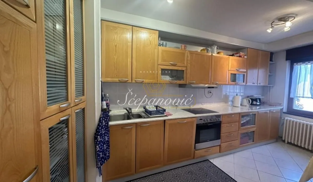 Prodaja, četvorosoban stan, 151m², Centar, Novi Sad