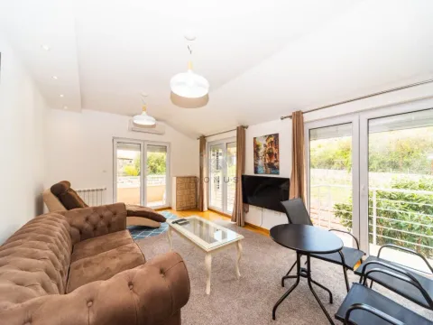 Rent, three bedroom apartment, 125m², Podgorica, Crna Gora - image 1