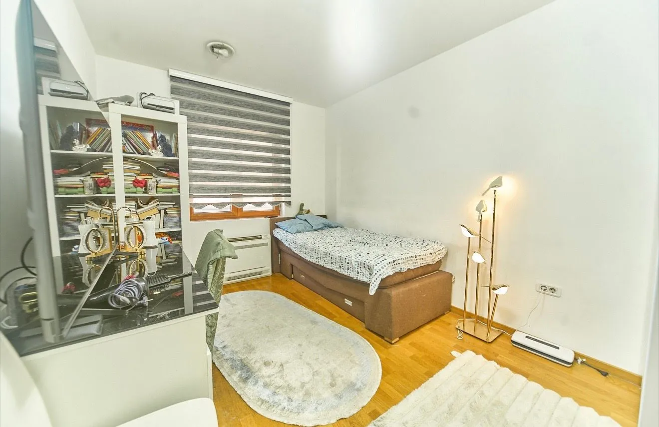 Prodaja, trosoban stan, 120m², Tološka šuma, Podgorica