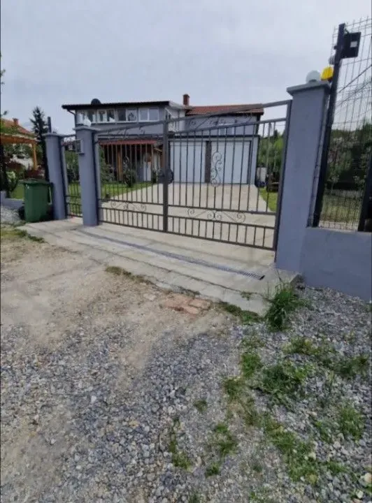 Prodaja, kuća, 320m², Grocka (mesto), Grocka