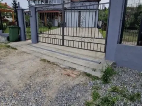 Prodaja, kuća, 320m², Grocka (mesto), Grocka - image 1