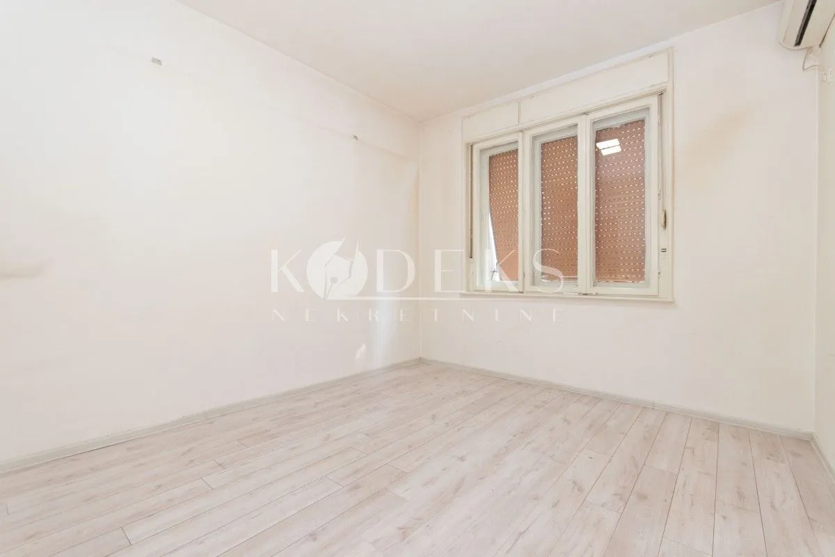 Izdavanje, poslovni prostor, 85m², Centar, Podgorica