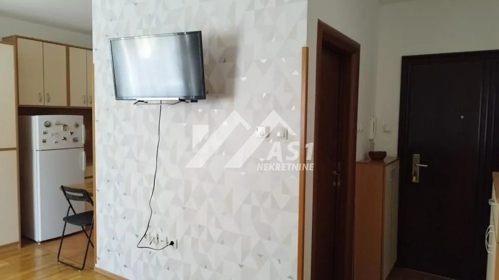 Izdavanje, stan, 25m², Grbavica, Novi Sad Sve Podlokacije