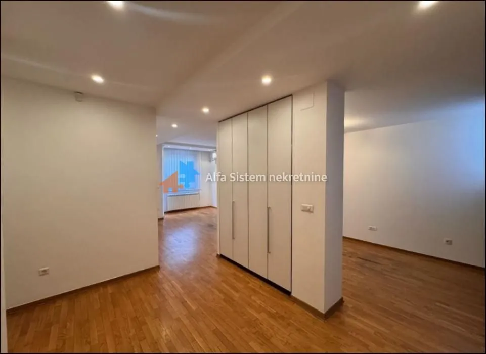 Izdavanje, trosoban stan, 82m², Vračar Sve Podlokacije, Beograd