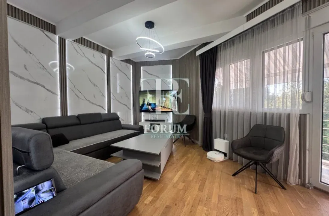 Izdavanje, trosoban stan, 117m², Centar, Podgorica