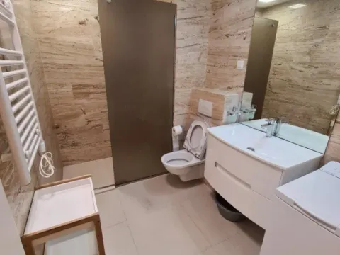 Izdavanje, jednosoban stan, 77m², Centar, Budva - image 3