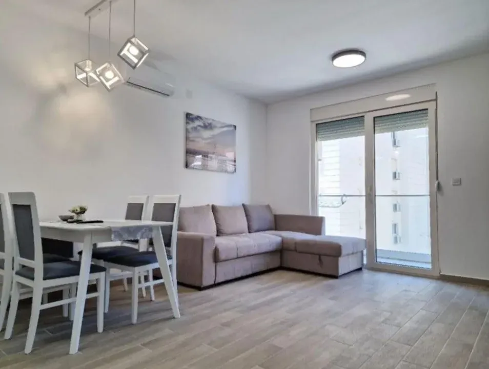 Stan-na-dan, jednosoban stan, 50m², Bečići, Budva