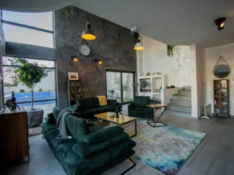 Izdavanje, kuća, 300m², Kostanjica, Kotor - image 2