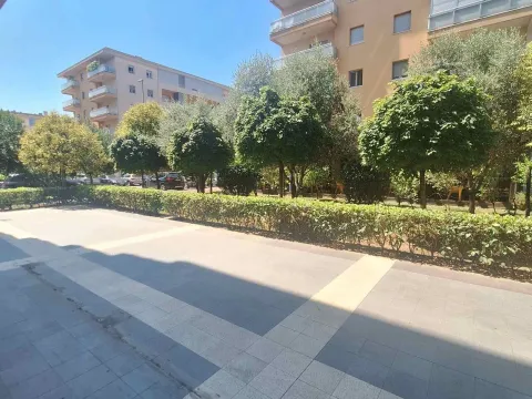 Izdavanje, poslovni prostor, 300m², City Kvart, Podgorica - image 6