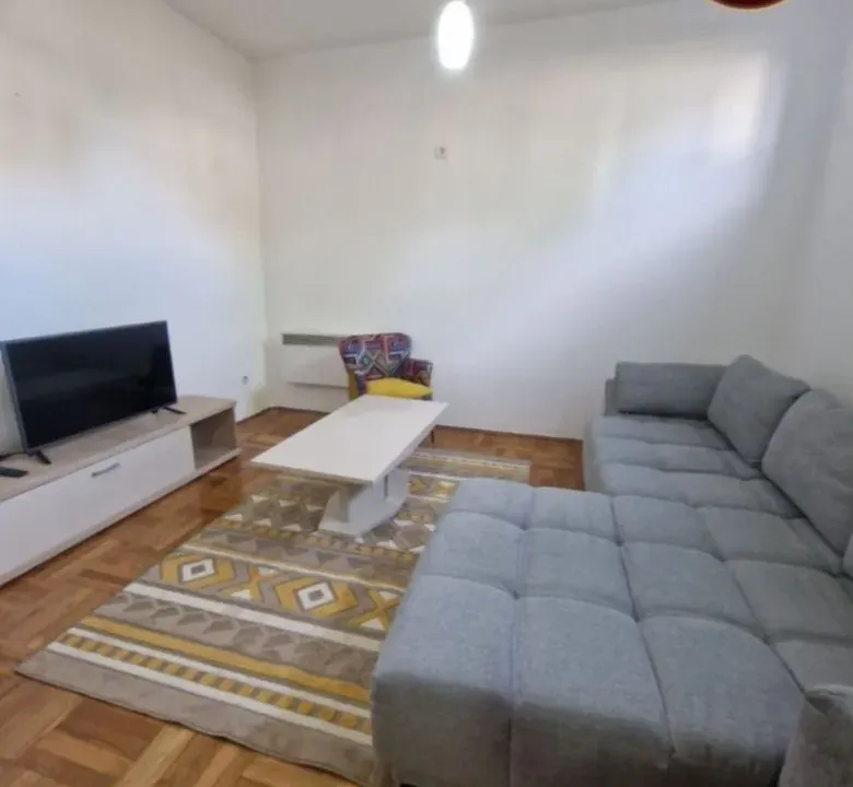 Izdavanje, jednosoban stan, 40m², Blok 9, Podgorica