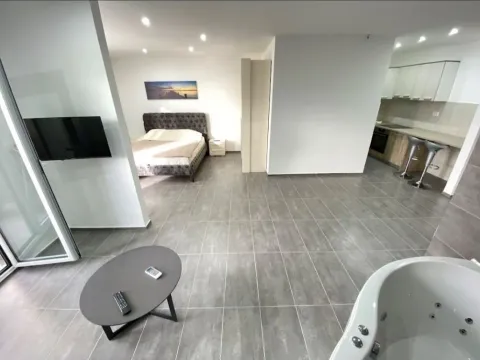 Rent, one bedroom apartment, 44m², Budva, Crna Gora - image 4