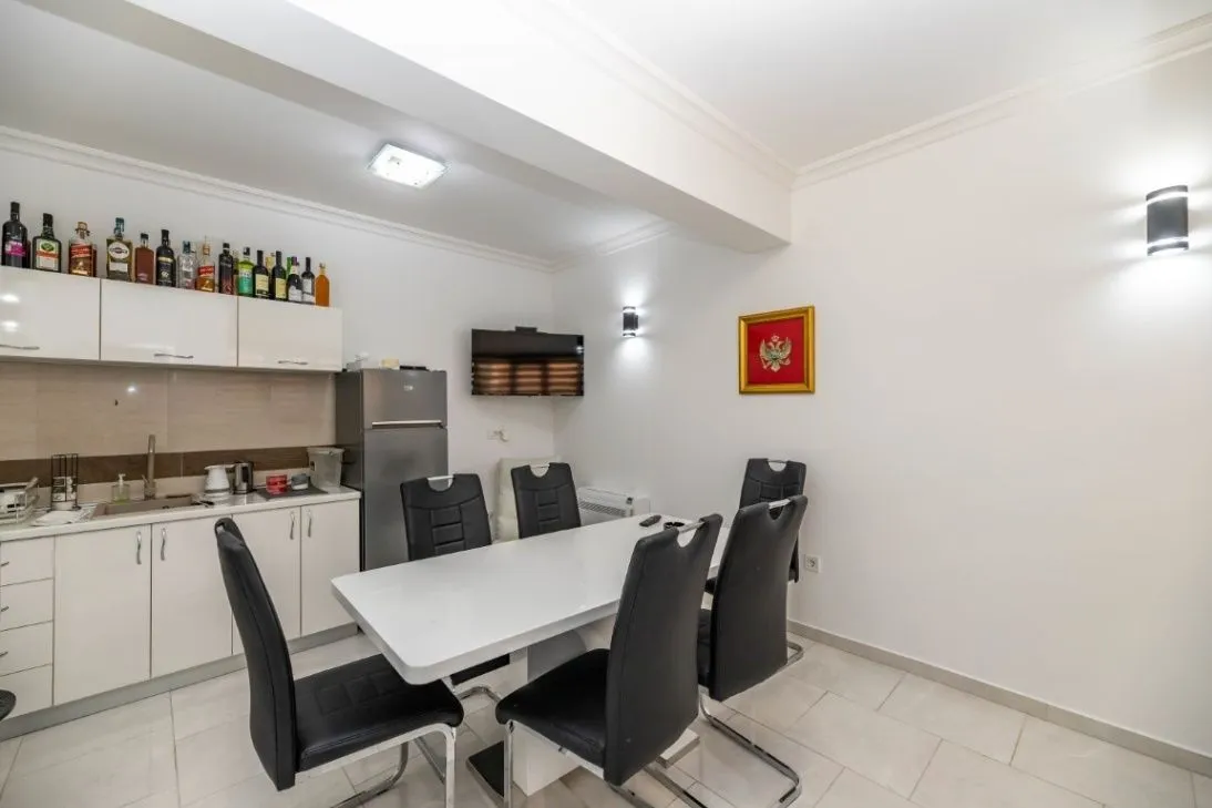 Prodaja, četvorosoban stan, 145m², Đenovići, Herceg Novi