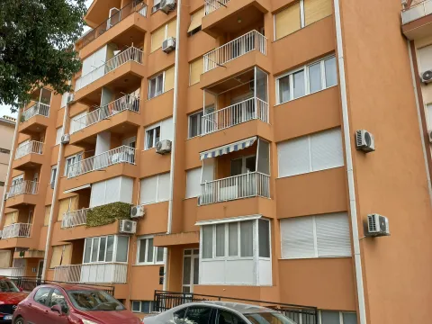 Stan-na-dan, garsonjera, 30m², Centar, Tivat - image 1