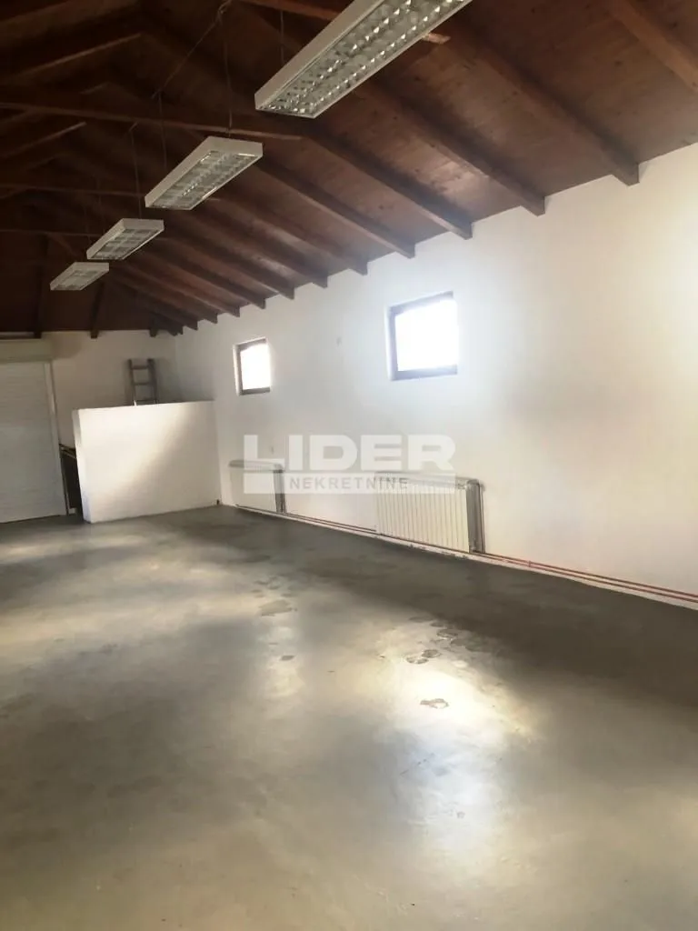 Rent, office space, 325m², Surčin, Beograd
