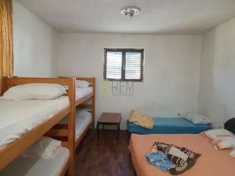 Prodaja, kuća, 232m², Tološi, Podgorica - image 21