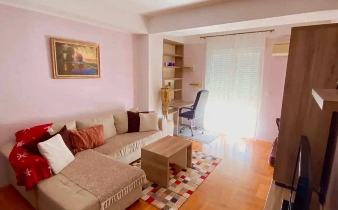 Izdavanje, trosoban stan, 100m², City Kvart, Podgorica