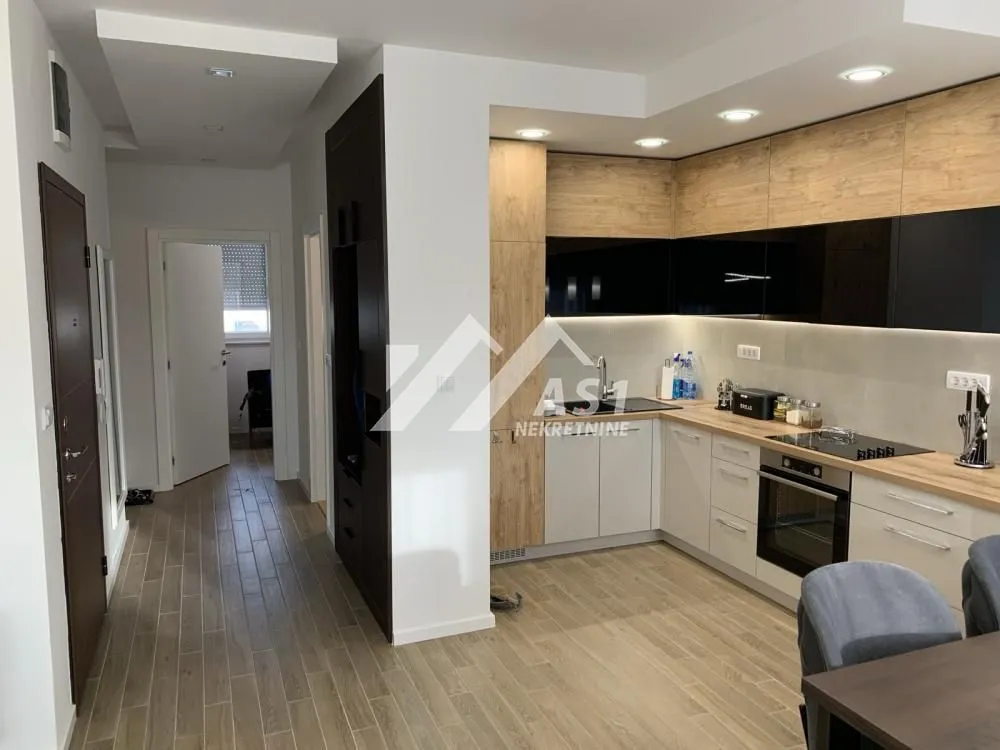 Izdavanje, trosoban stan, 77m², Veternička rampa, Novi Sad Sve Podlokacije
