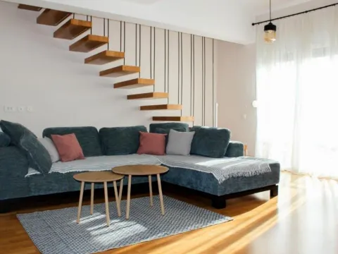 Izdavanje, dvosoban stan, 100m², Centar, Tivat - image 12