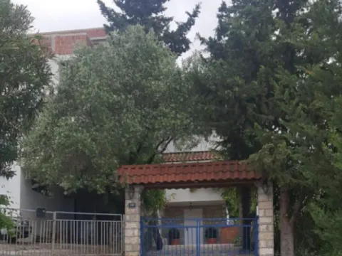 Rent, house, 250m², Šušanj, Bar - image 1