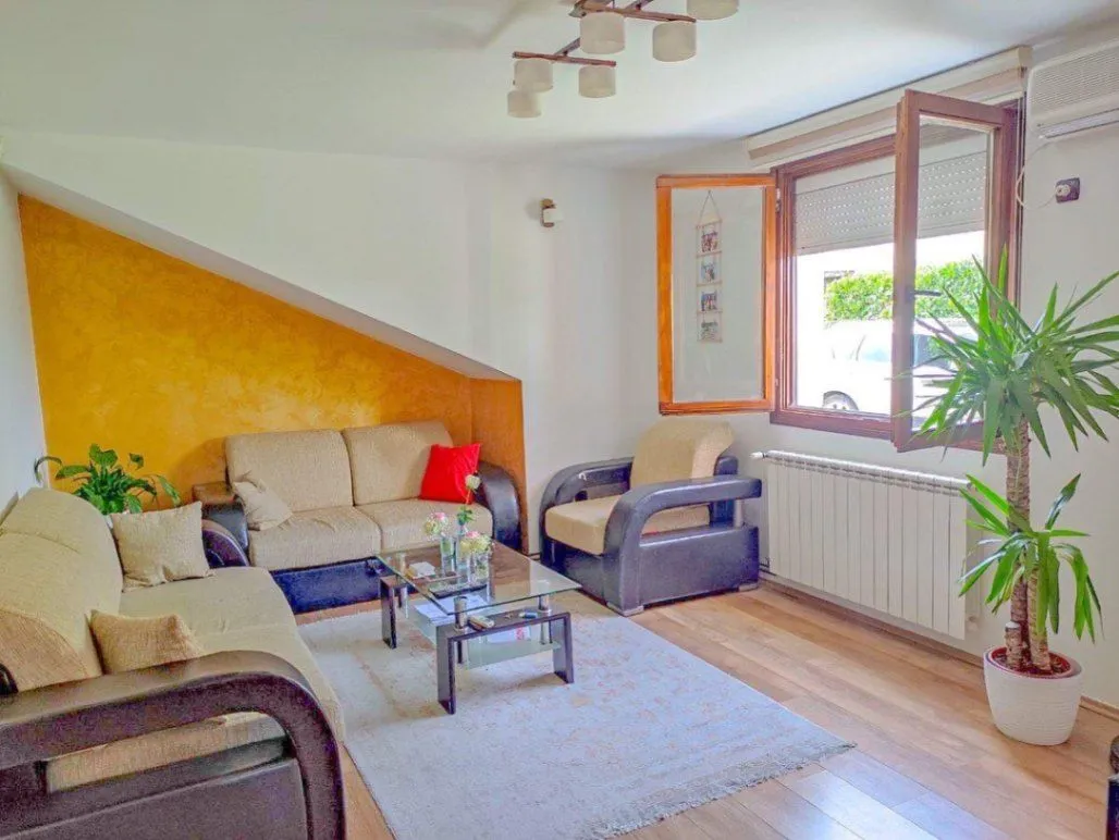 Sale, house, 210m², Gorica C, Podgorica