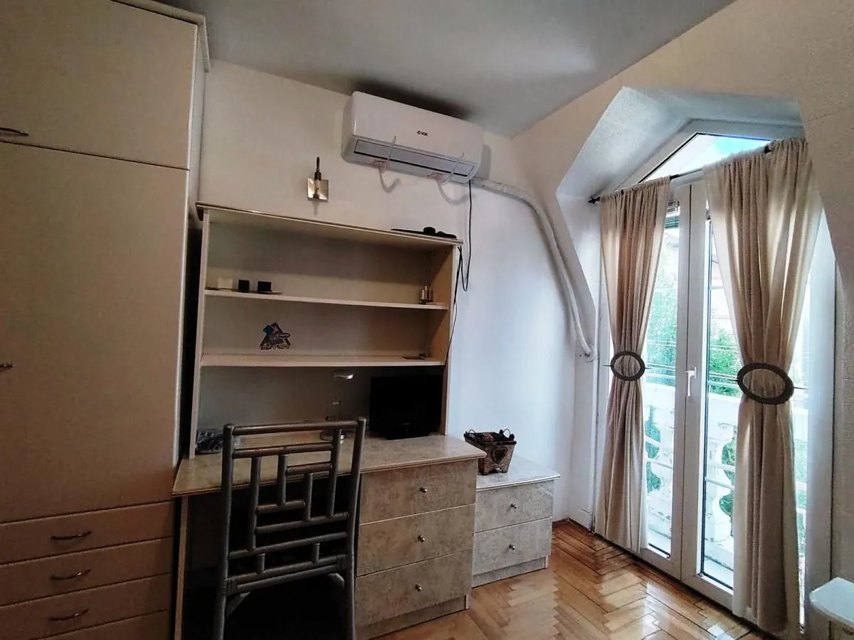 Izdavanje, trosoban stan, 90m², Centar, Niš