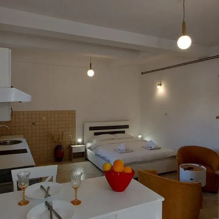 Izdavanje, garsonjera, 35m², Škaljari, Kotor