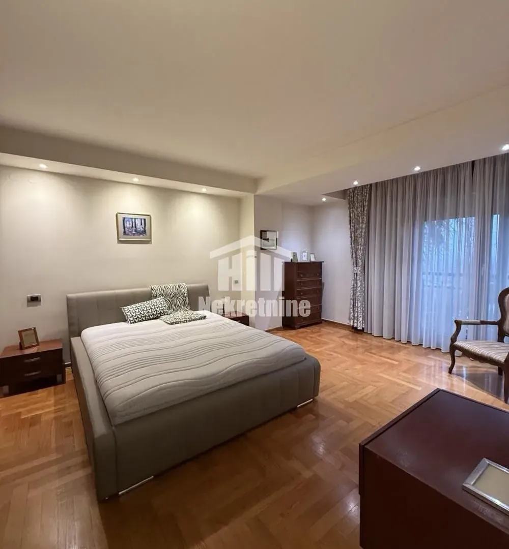 Izdavanje, kuća, 330m², Čukarica, Beograd