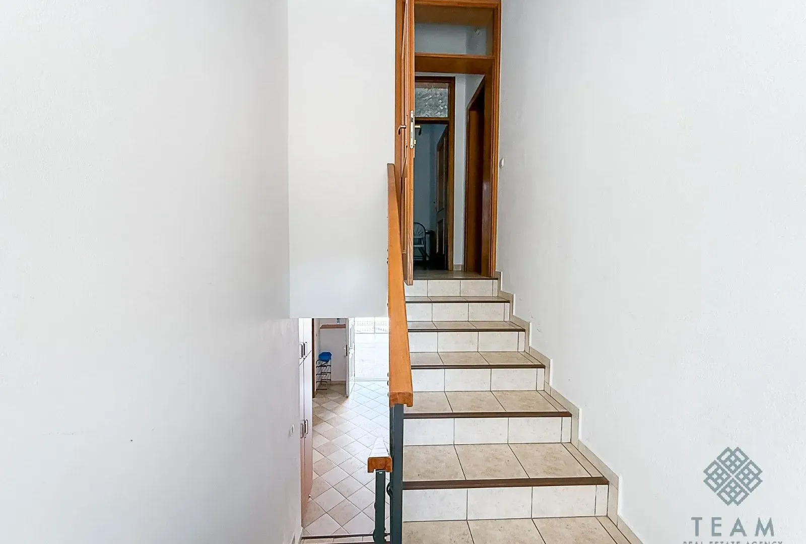 Rent, house, 400m², Zlatica, Podgorica