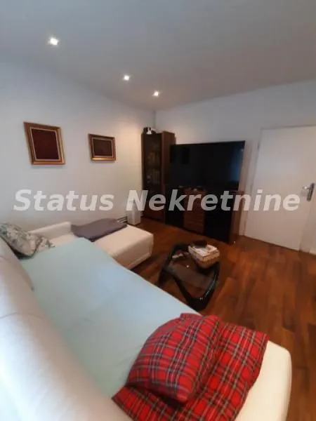 Prodaja, kuća, 157m², Salajka, Novi Sad Sve Podlokacije