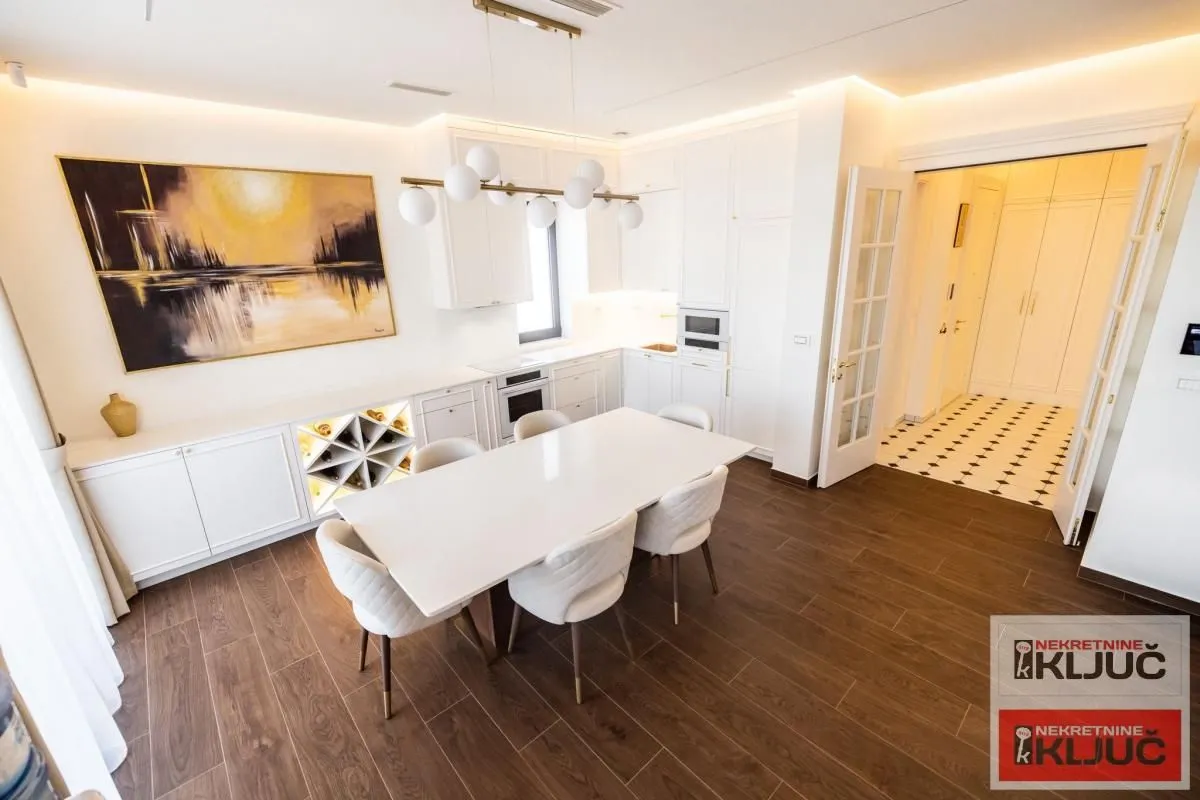 Izdavanje, četvorosoban stan, 135m², Tatarsko brdo, Petrovaradin