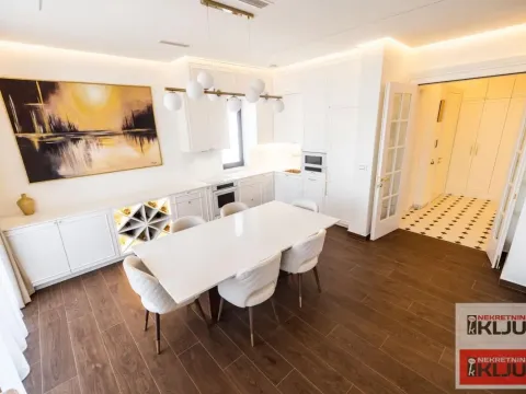 Izdavanje, četvorosoban stan, 135m², Tatarsko brdo, Petrovaradin - image 35