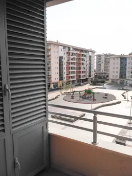 Pogled sa terase na zgrade i igralište u naselju. - image 3
