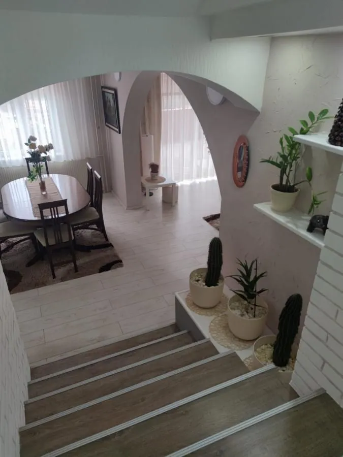 Sale, house, 420m², Donja Vrežina, Niš