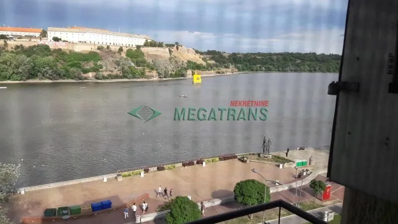 Izdavanje, četvorosoban stan, 97m², Centar, Novi Sad