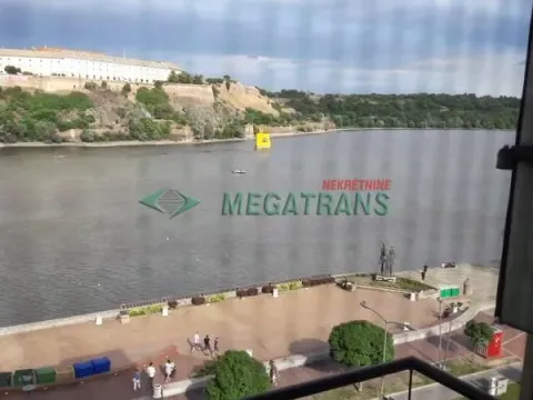 Izdavanje, četvorosoban stan, 97m², Centar, Novi Sad - image 20