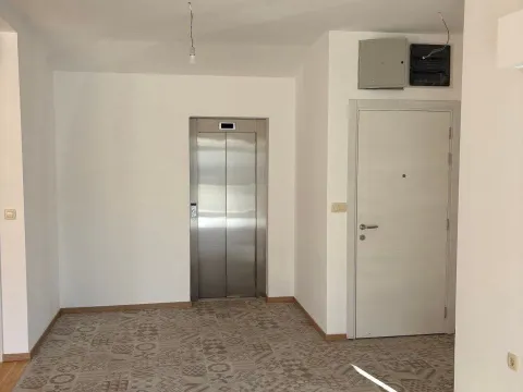 Prodaja, trosoban stan, 171m², Petrovac, Budva - image 7