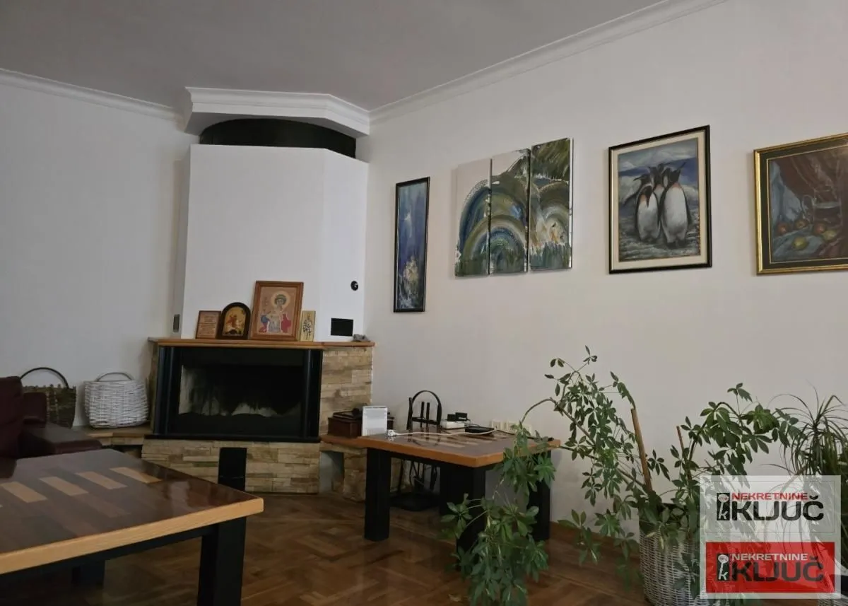 Izdavanje, kuća, 250m², Sajmište, Novi Sad