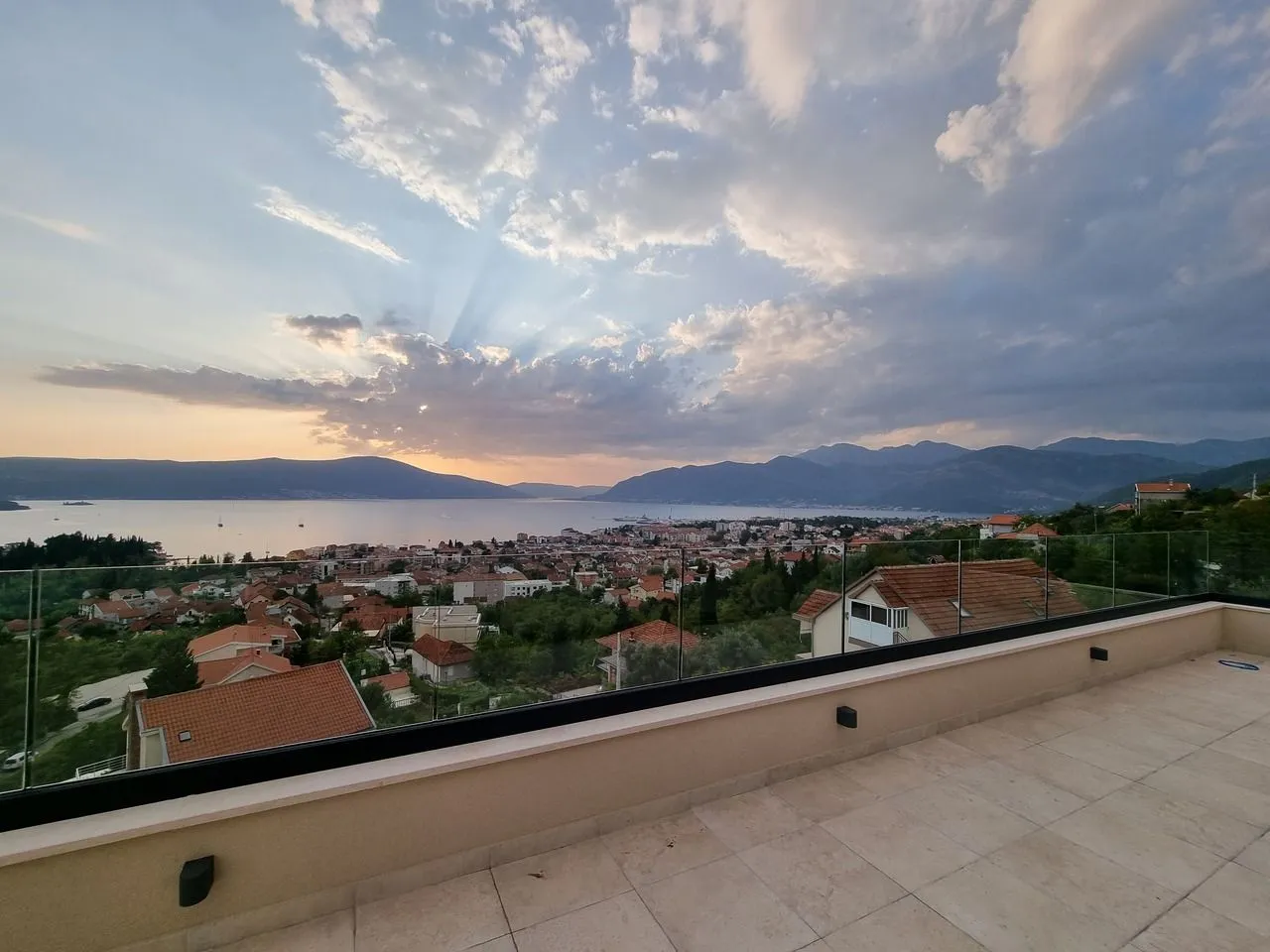 Sale, house, 490m², Tivat, Crna Gora
