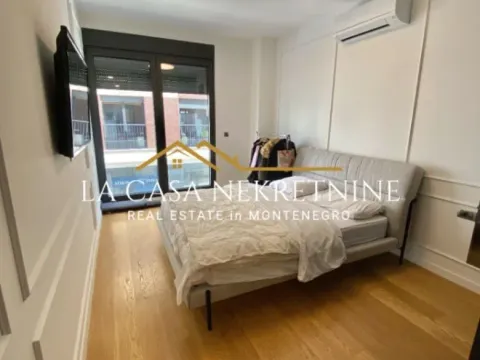 Izdavanje, dvosoban stan, 100m², Kod Capital Plaze, Podgorica - image 8