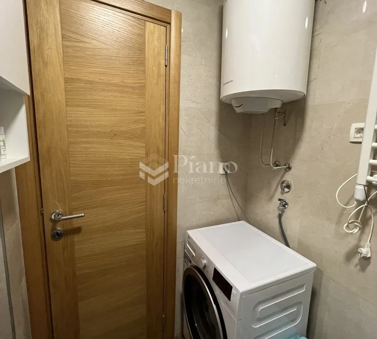 Izdavanje, jednosoban stan, 40m², Blok 9, Podgorica