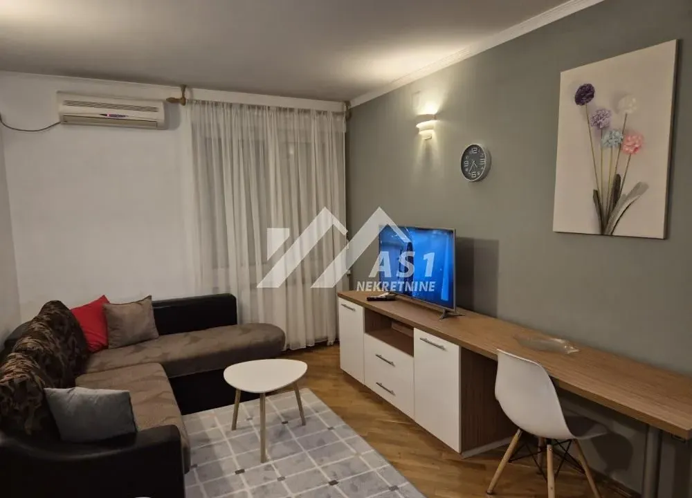 Izdavanje, jednosoban stan, 39m², Bulevar Oslobodjenja, Novi Sad Sve Podlokacije