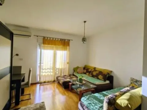 Izdavanje, garsonjera, 33m2, City Kvart, Podgorica Izdavanje, garsonjera, 33m2, City Kvart, Podgorica