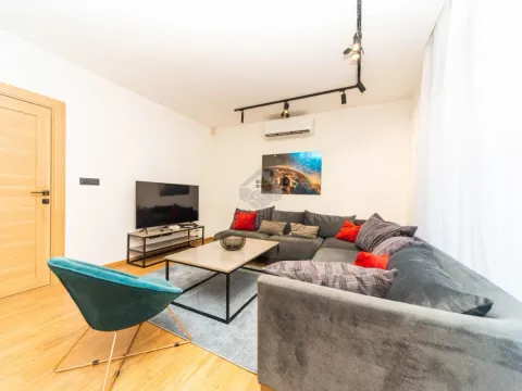 Izdavanje, kuća, 190m², Tološi, Podgorica - image 8