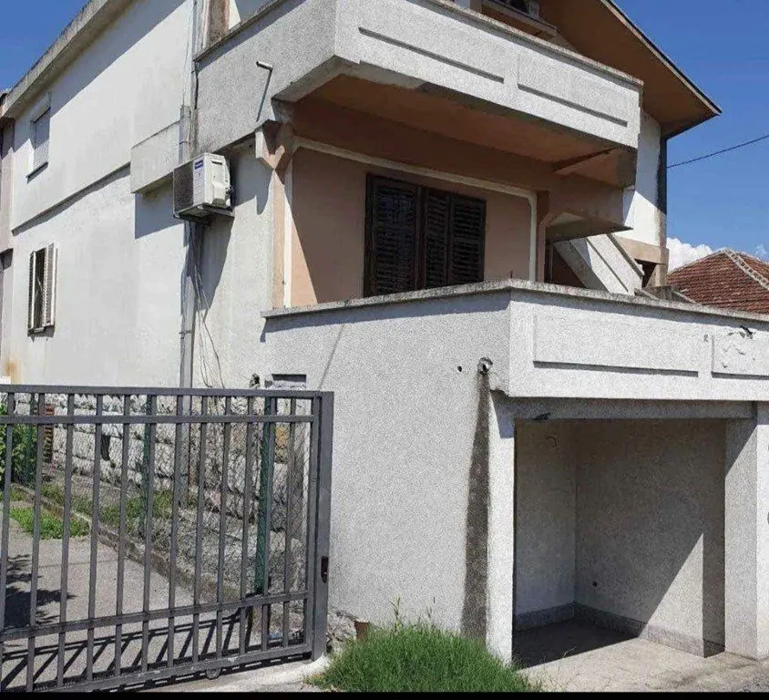 Prodaja, kuća, 266m², Blok 5, Podgorica