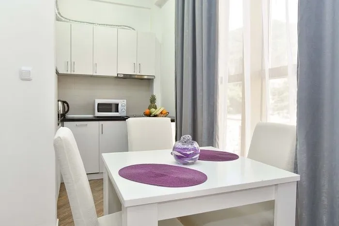 Izdavanje, jednosoban stan, 45m², Centar, Budva