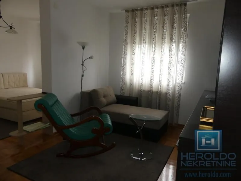 Prodaja, četvorosoban stan, 105m², Vašarište, Jagodina