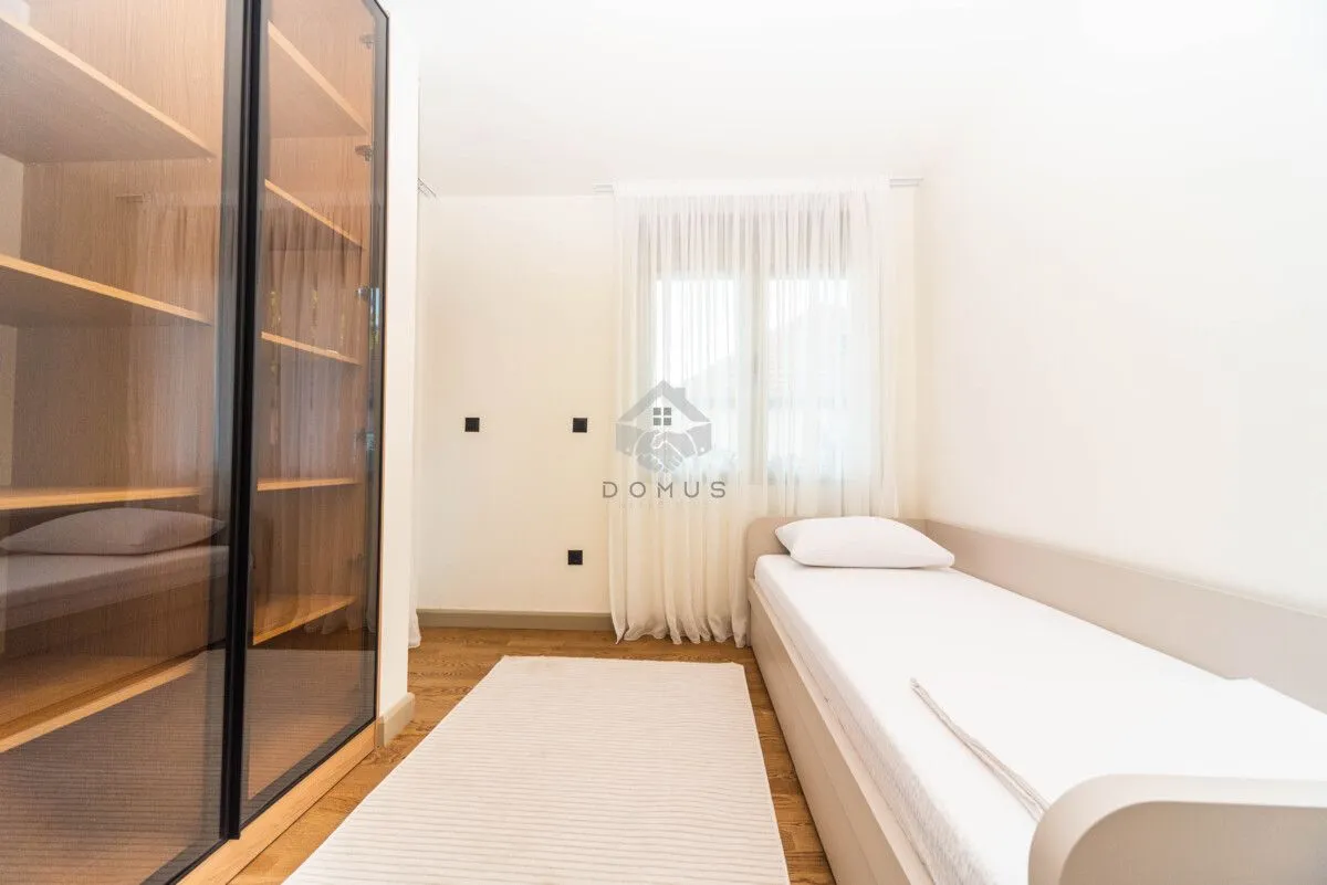 Izdavanje, kuća, 280m², Stari Aerodrom, Podgorica
