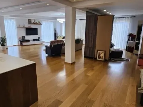 Sale, three bedroom apartment, 148m², Vračar Hram, Vračar Sve Podlokacije - image 10