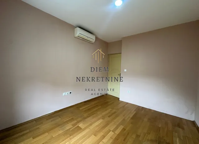Izdavanje, dvosoban stan, 69m², Ljubović, Podgorica