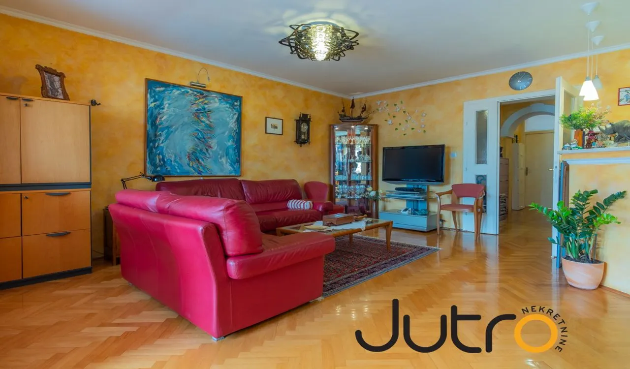 Izdavanje, dvosoban stan, 85m², Preko Morače, Podgorica